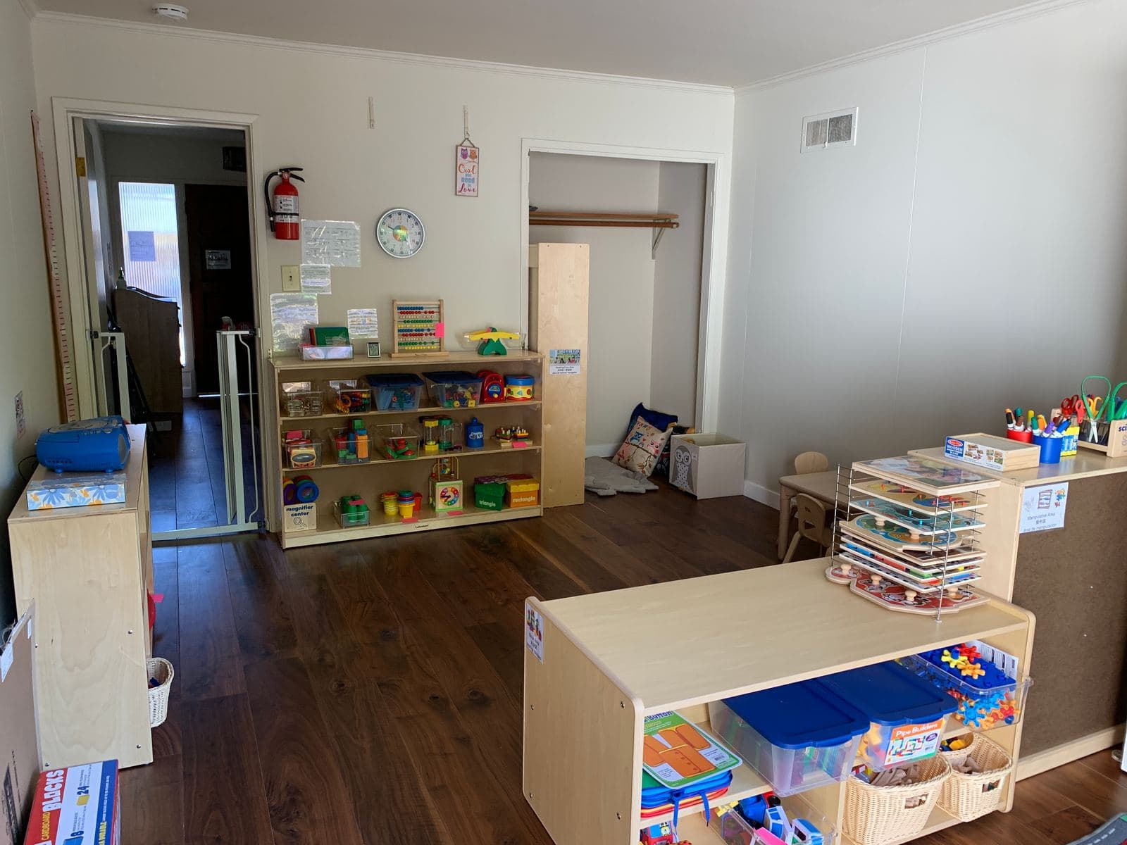 Indoor play and learning room with toy shelves and learning materials at Wisely SF